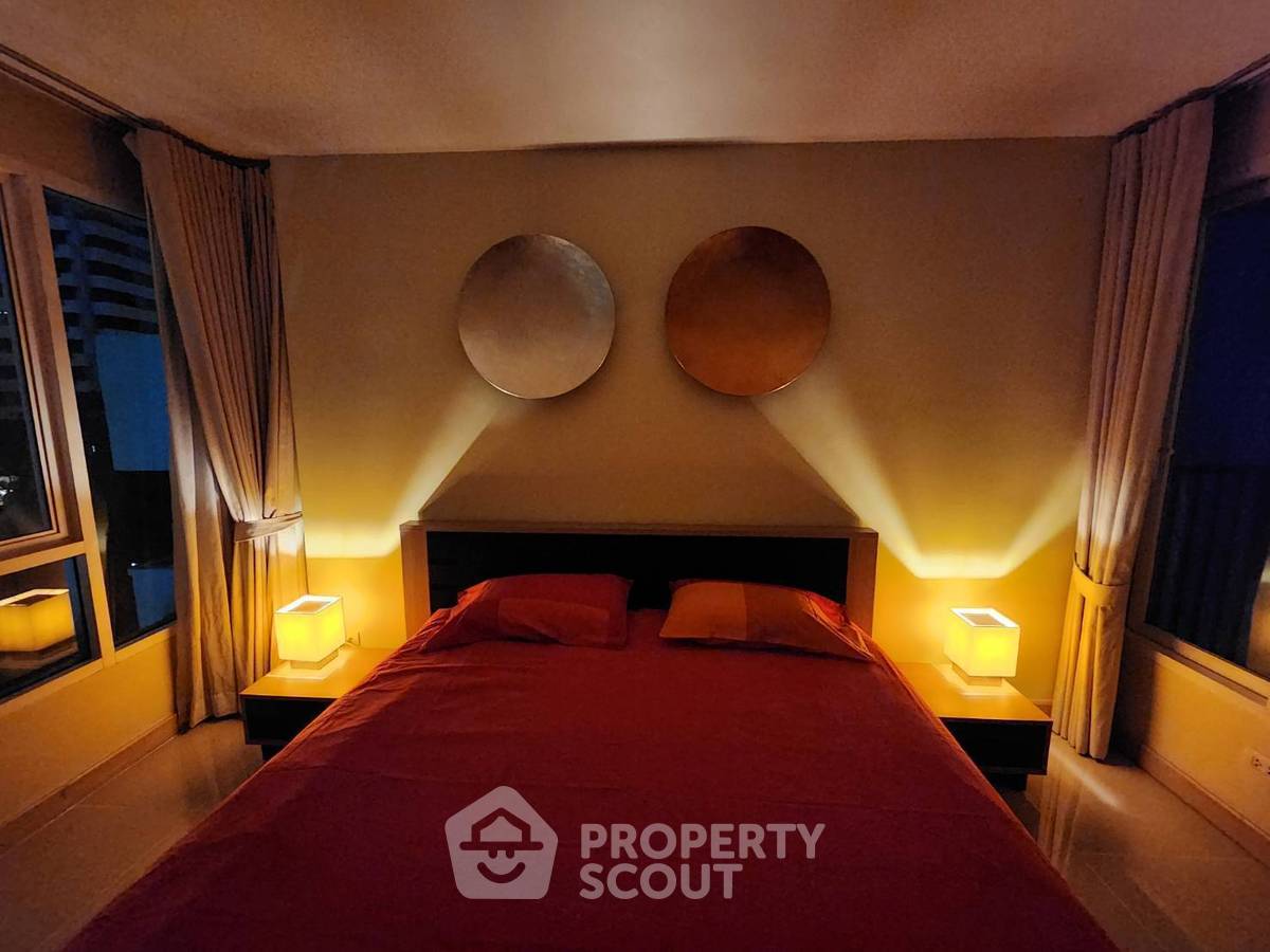 picture 2-BR Condo At Voque Sukhumvit 16 Condominium Near MRT Queen Sirikit (ID 384718) - 11/19