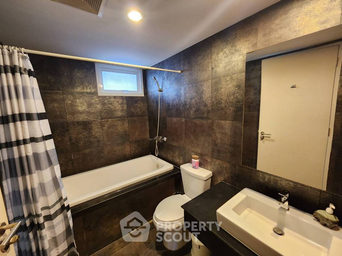 picture 2-BR Condo At Voque Sukhumvit 16 Condominium Near MRT Queen Sirikit (ID 384718) - 7/19