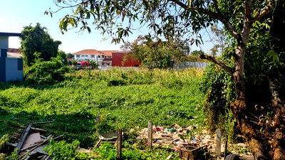 Land for sale Saphan Sung : Land for sale in Krungthep Kreetha 27, near the motorway.