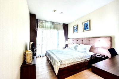 Condos for rent : 🚅 Noble Refine is near BTS Phrom Phong and MRT Sukhumvit stations.