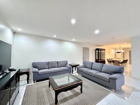 คอนโดให้เช่า 39 Suites Condominium  (3ห้องนอน + 3ห้องน้ำ) ใกล้ BTS พร้อมพงษ์