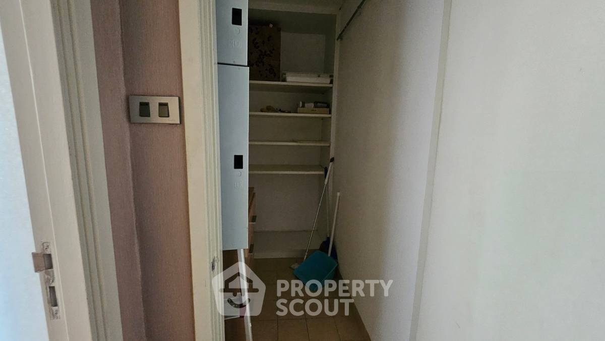 picture 2-BR Condo at Fullerton Sukhumvit near BTS Ekkamai (ID 2262904) - 25/32