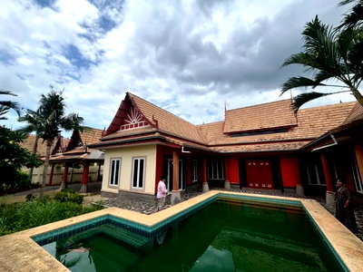 Apartment building for sale Pran Buri Prachaubkirikhan : Pool villa for sale in Pranburi featuring a private pool, beautiful mountain views, and a pleasant atmosphere. Direct sale by the owner.
