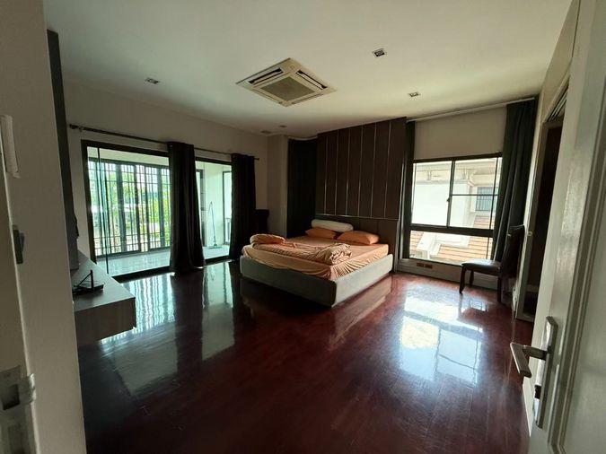 ให้เช่าบ้านเดี่ยว 4 ห้องนอน 250 ตร.ม. 135 ตร.ว. มัณฑนา เลค วัชรพล