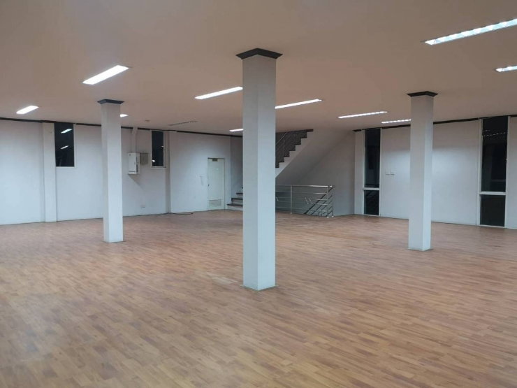 รูป ขายอาคารสำนักงาน 3 ชั้น พท.ใช้สอย 650 ตรม. ที่ดิน 60 ตรว. ติดถนนใหญ่ ต.บึง อ.ศรีราชา จ.ชลบุรี ใจกลางเชื่อมระหว่างนิคมหลายแห่ง - รูปที่ 7/8