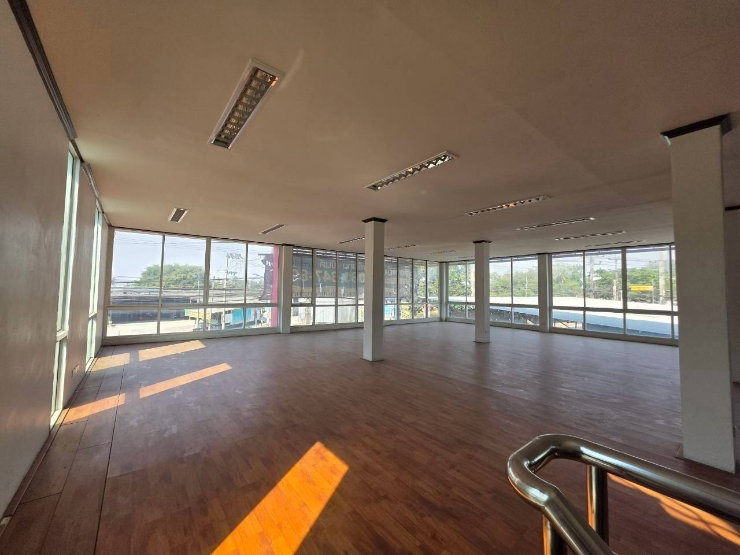 รูป ขายอาคารสำนักงาน 3 ชั้น พท.ใช้สอย 650 ตรม. ที่ดิน 60 ตรว. ติดถนนใหญ่ ต.บึง อ.ศรีราชา จ.ชลบุรี ใจกลางเชื่อมระหว่างนิคมหลายแห่ง - รูปที่ 3/8