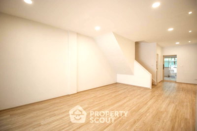 ทาวน์โฮม กรุงเทพมหานคร : ทาวน์เฮ้าส์ 3-ห้องนอน ใน จอมทอง (ID 3374974)