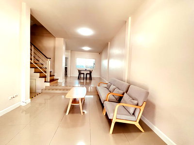 Townhouses for rent Eastern Asia University : Townhouse for Rent Ruenruedee 4 Rangsit - Klong4