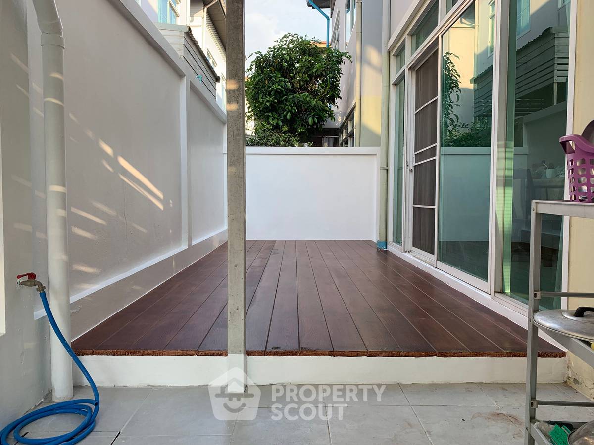 รูป บ้านแฝด 3-ห้องนอน ใน สุรศักดิ์ (ID 3377626) - รูปที่ 20/29