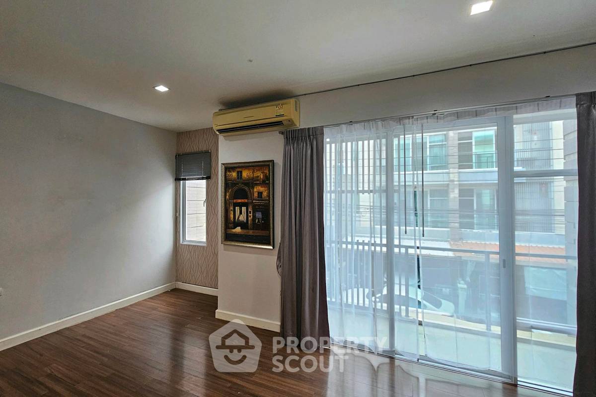 picture 3-BR Townhouse at Town Avenue Srinagarindra in Suan Luang (ID 3368957) - 7/18