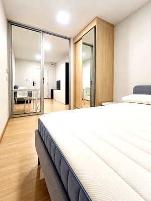 Condos for rent : For Rent: Plum Rangsit Fresh, 4th floor, pool view. New unit with built-in furniture. Price: Only 9,500 Baht.