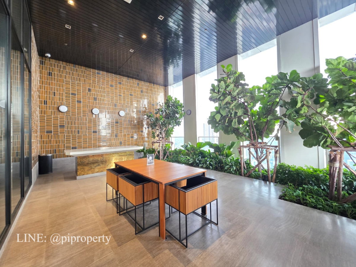 รูป ห้องพักแบบ 1 ห้องนอน ตกแต่งครบพร้อมอยู่ ที่ Noble Form Thonglor ให้คุณสัมผัสไลฟ์สไตล์การใช้ชีวิตย่านทองหล่ออย่างแท้จริง | โนเบิล ฟอร์ม ทองหล่อ - รูปที่ 10/37