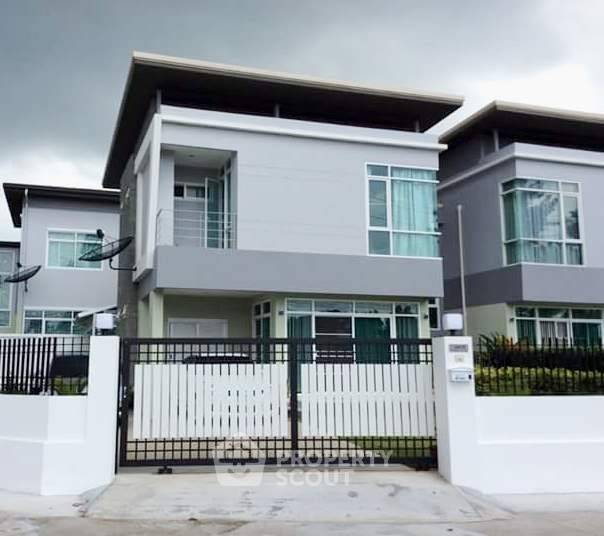 รูป บ้านแฝด 3-ห้องนอน ใน สุรศักดิ์ (ID 3377626) - รูปที่ 12/29