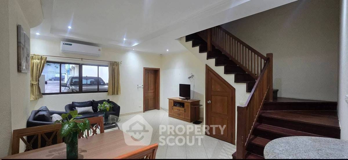 picture 4-BR Townhouse close to Phratamnak (ID 3376792) - 2/13