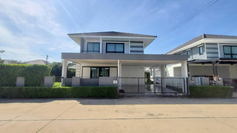 High-quality detached homes in the Si Racha area-perfect for families: Maneerin Privacy.