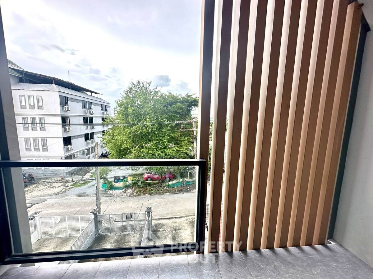 picture 4-BR Townhouse, Three-Storey On Nut 66, Suan Luang (ID 3364371) - 15/16