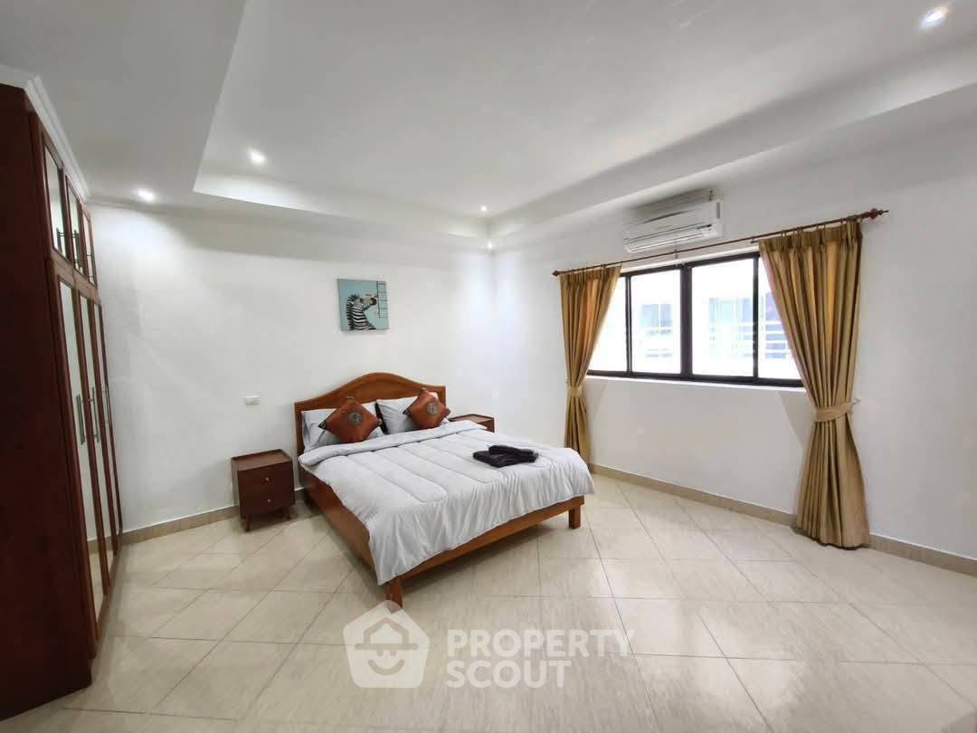 picture 4-BR Townhouse close to Phratamnak (ID 3376792) - 12/13