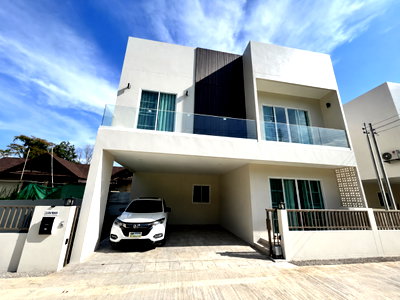 เช่าบ้านเดี่ยว เชียงใหม่ : บ้านใหม่ให้เช่า 4 ห้องนอน ใกล้กาดฝรั่งและโรงเรียนนานาชาติ | หางดง เชียงใหม่ (EN below)