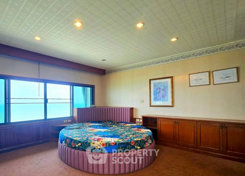 picture 4-BR Condo at Cha-Am Grand Condotel close to Cha-Am Beach (ID 3378015) - 3/10