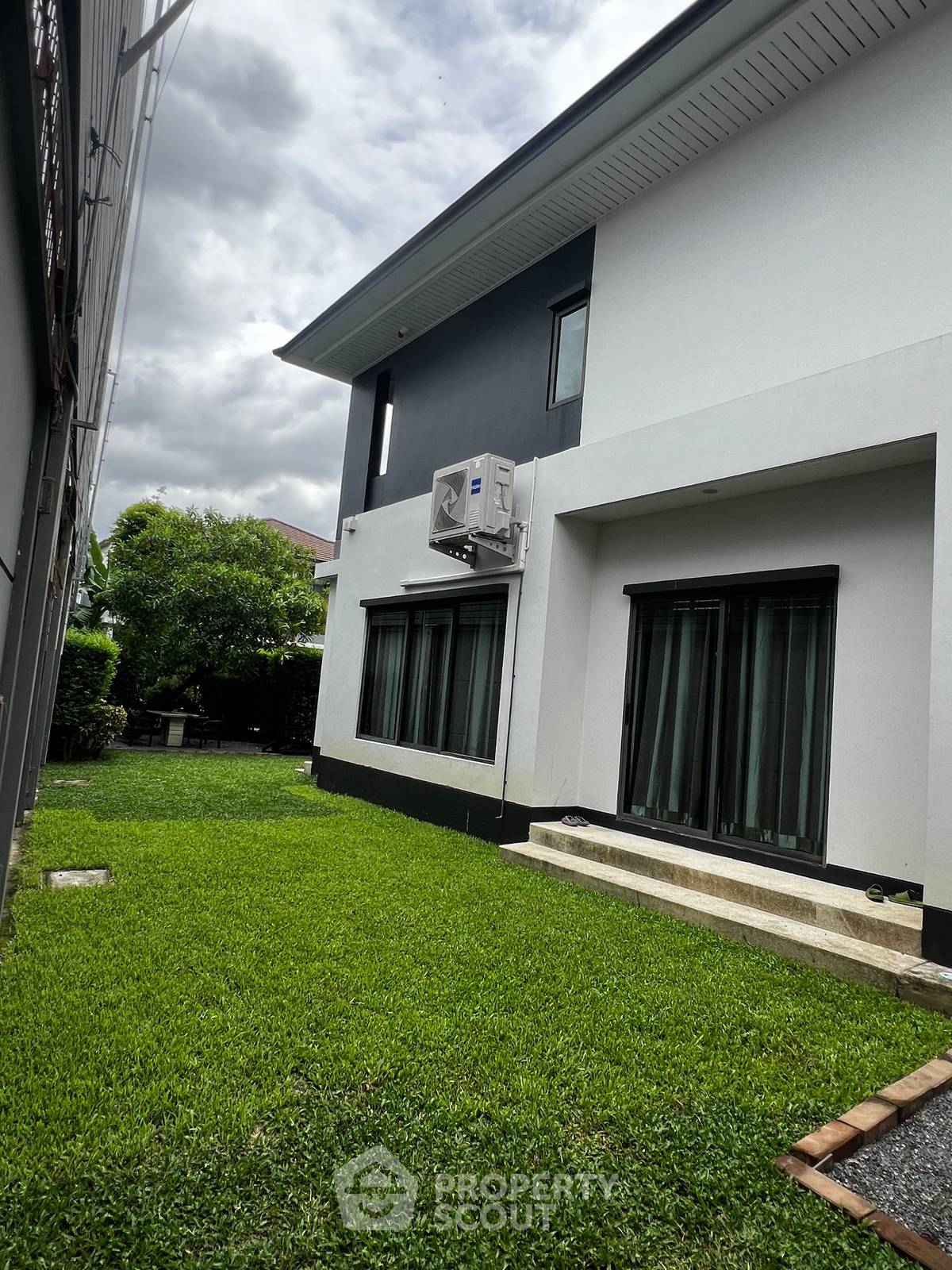 4-bed house for rent, 190 sqm, 75 sq wah, Setthasiri Krungthep Kreetha