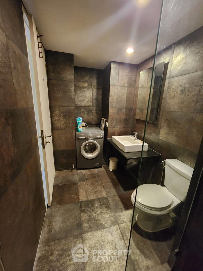picture 2-BR Condo At Voque Sukhumvit 16 Condominium Near MRT Queen Sirikit (ID 384718) - 6/19