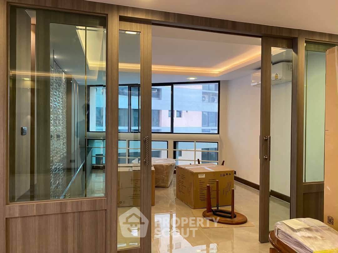 picture 3-BR Condo at President Park Condominium near MRT Queen Sirikit National Convention Centre (ID 3378555) - 11/13