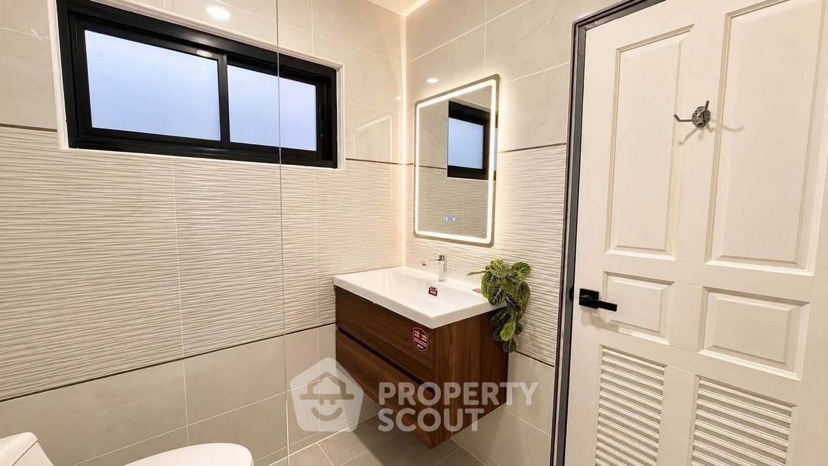 รูป บ้าน 3 ห้องนอน ขนาด 200 ตารางเมตร สำหรับขายใน Areeya Villa พัทยา (ID 3377808) - รูปที่ 11/24