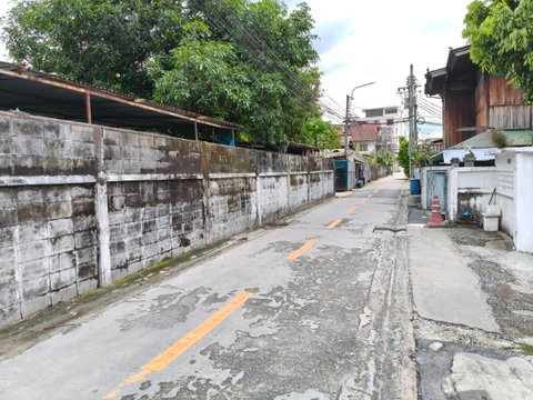 Land for sale in the Rama 4 Sathorn Yen Akat (113 sq. wah) Located in Prasat Suk, Ngam Du Phli, Nang Linchi, Narathiwat, and Chuea Phloeng Roads. 