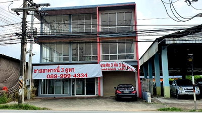 สำนักงาน นิคมปิ่นทอง : ขายอาคารสำนักงาน 3 ชั้น พท.ใช้สอย 650 ตรม. ที่ดิน 60 ตรว. ติดถนนใหญ่ ต.บึง อ.ศรีราชา จ.ชลบุรี ใจกลางเชื่อมระหว่างนิคมหลายแห่ง