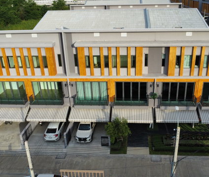 Premium Townhome Eigen Rama 9 (Phatthanakan-Prawet area), 900 meters from ARL Thap Chang Station. Fully Furnished 