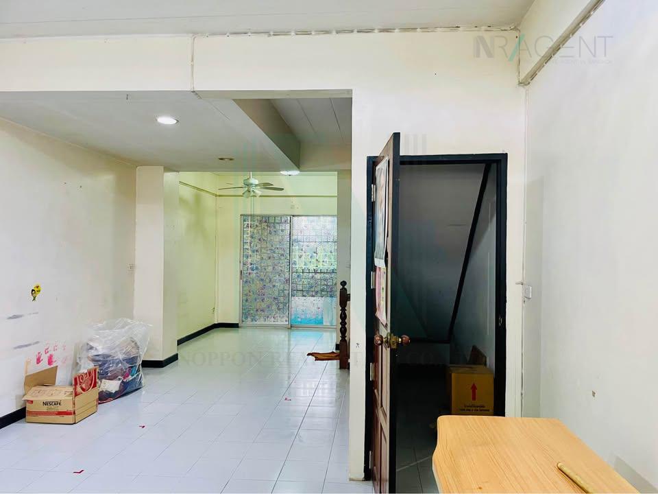 รูป 📌 ขายทาวน์เฮาส์ โครงการ เดอะมาสเตอร์ รอยัล สวนหลวง ร.9 2 ชั้น 2 ห้องนอน 2 ห้องน้ำ - รูปที่ 2/8