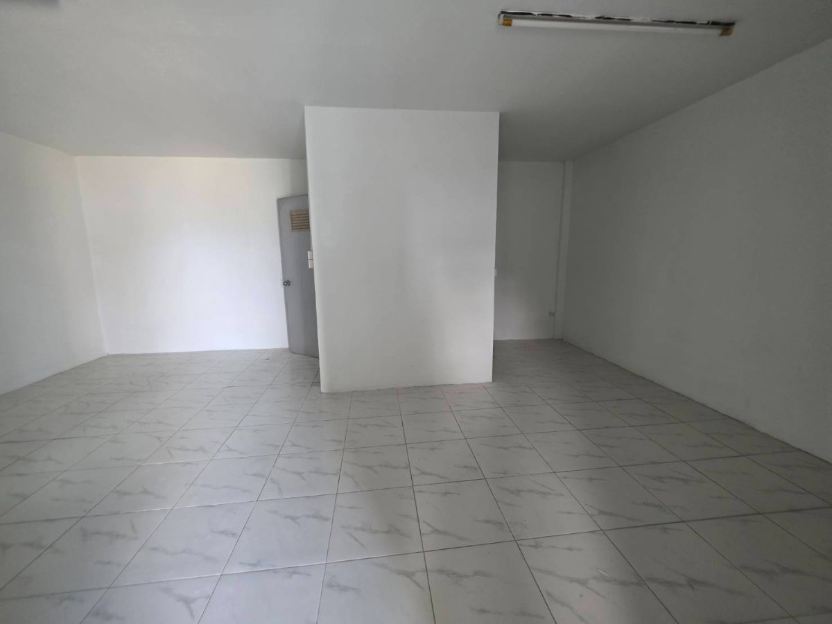 picture Warehouse for rent, car repair shop, Soi Ramintra 5, call 0999983897 - 10/27