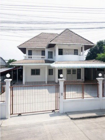 รูป เมืองนครปฐม ให้เช่าบ้านเดี่ยว 2 ชั้น 5 นอน  ใกล้ม.ศิลปากร 1 กม. สำนักงานที่ดิน นครปฐม 850 ม.ลำพยา 2 น้ำที่ดิน 130 ตร.วา.โรงจอดรถมีหลังคา - รูปที่ 2/8
