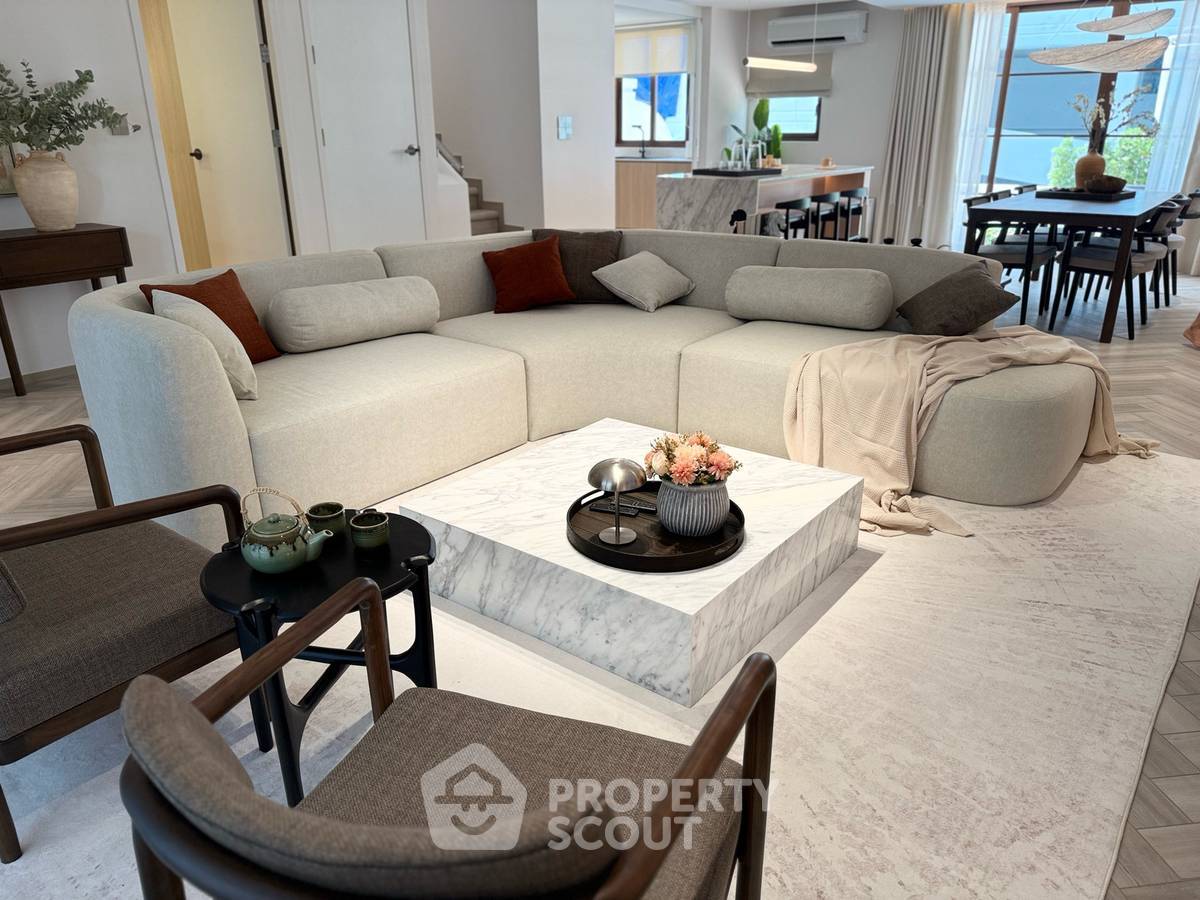 picture 3-BR Condo at Supalai Place Sukhumvit 39 near BTS Phrom Phong (ID 3372762) - 10/16
