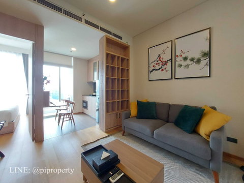 Deluxe Japanese-style, fully-furnished unit in Ekkamai, offering nice living at affordable monthly rates.