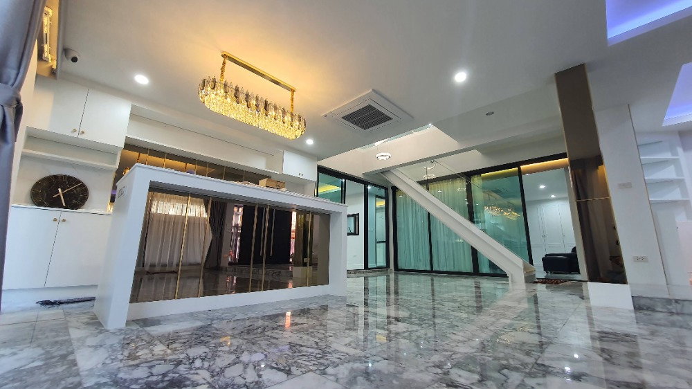 รูป ให้เช่าบ้านเดี่ยว Modern รัชดา 32 | 5 ห้องนอน 5 ห้องน้ำ | 100 ตร.วา - รูปที่ 3/16