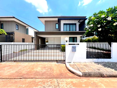 Twin houses for rent Khon Kaen : Luxury rental house, fully furnished and equipped with appliances, located in Chatphet Maliwan Village.
