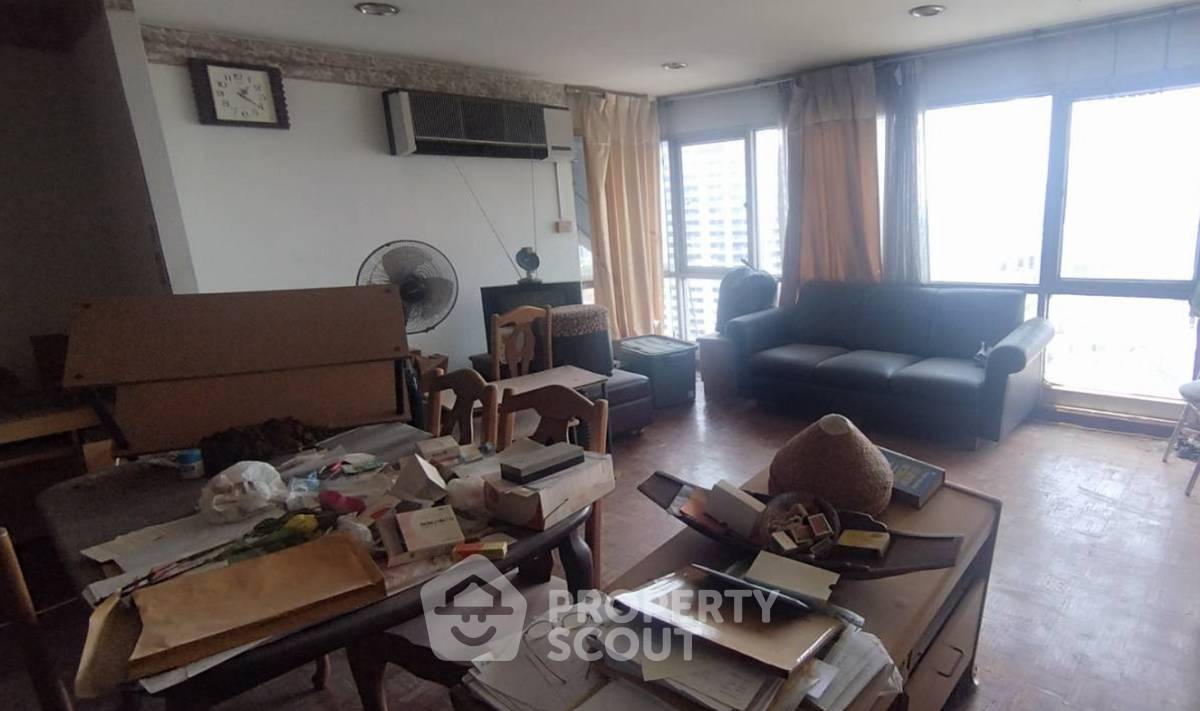 picture 3-BR Condo at Vibhavadee Suite near MRT Lat Phrao (ID 3384401) - 3/3