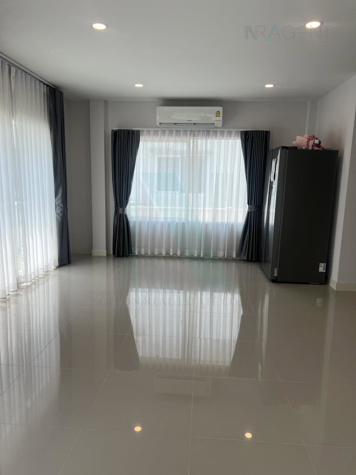 รูป ขายบ้านเดี่ยว 2 ชั้น โครงการ เซนโทร ประชาอุทิศ 90 4 ห้องนอน 3 ห้องน้ำ - รูปที่ 2/8