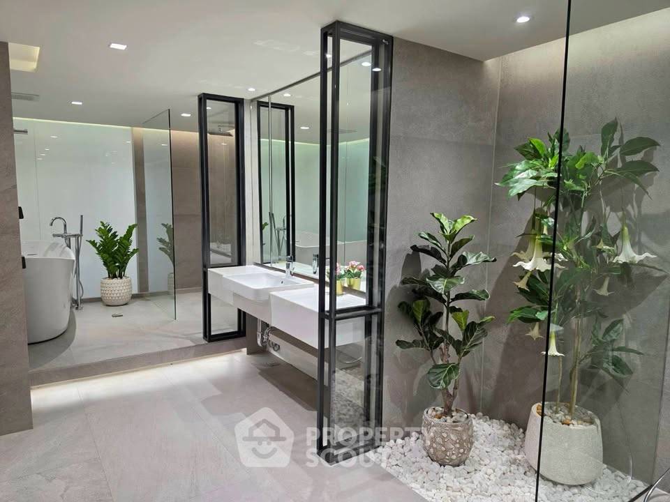 picture 3-BR Condo at Sathorn Park Place Condominium near MRT Lumphini (ID 3382581) - 14/15