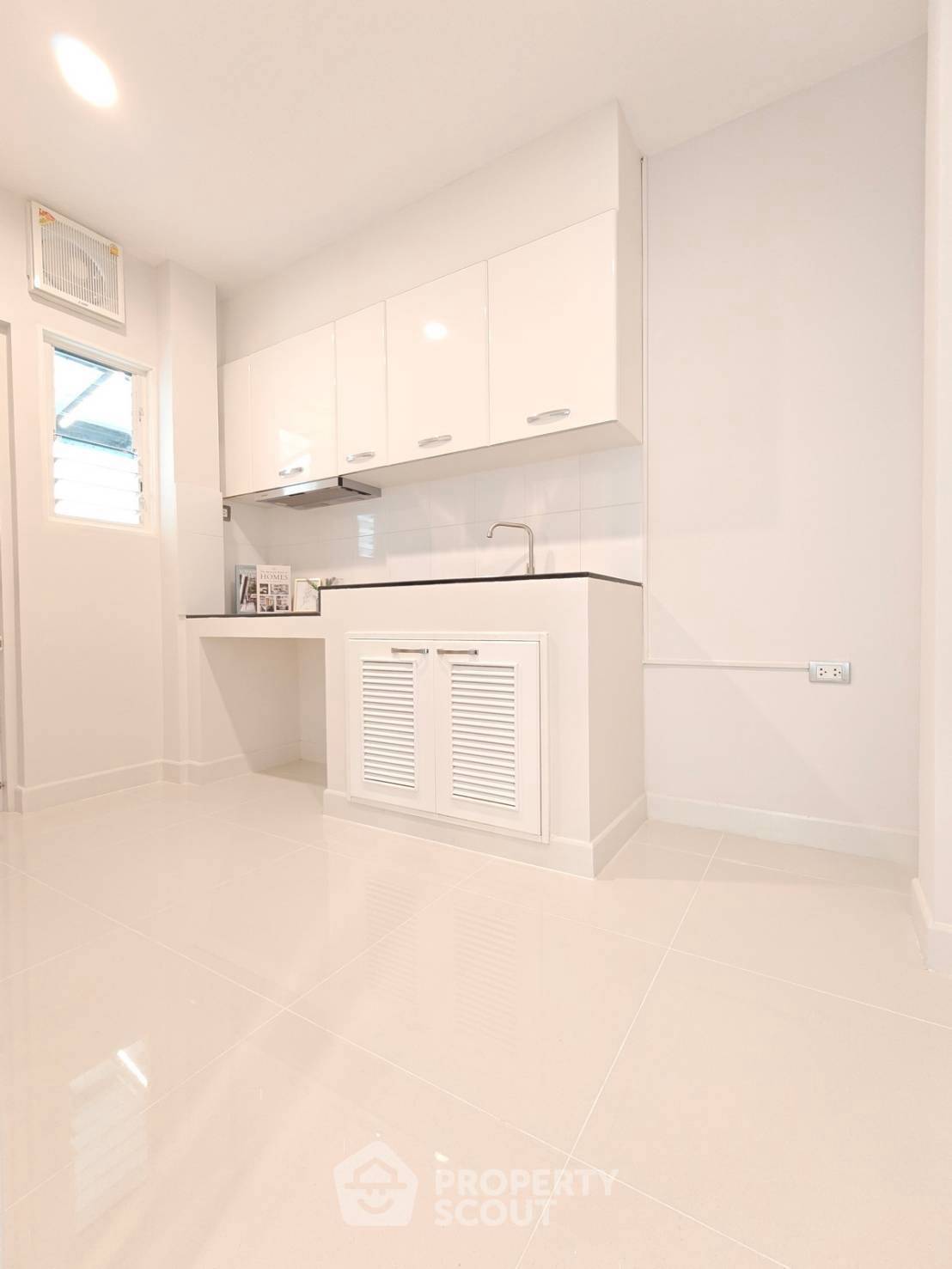 ขายบ้านเดี่ยว 4 ห้องนอน 205 ตร.ม. 53.6 ตร.ว. เซนโทร ศรีนครินทร์ - บางนา