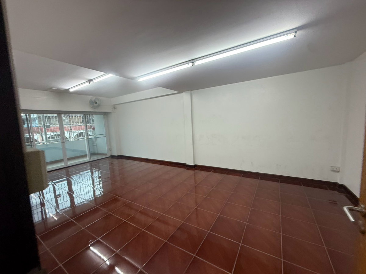 รูป โปรโมชั่นอยู่ฟรี 1 เดือน ก่อนเข้าเผื่อรีโนเวท บ้านพาณิชย์เส้นพัทยากลาง 10ห้องนอน 10ห้องน้ำ 5ชั้น - รูปที่ 15/88