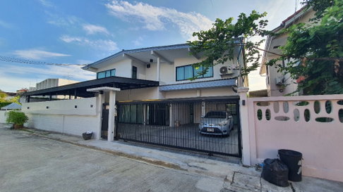 Ratchada 32 Modern detached house for rent | 5 beds, 5 baths | Pets allowed