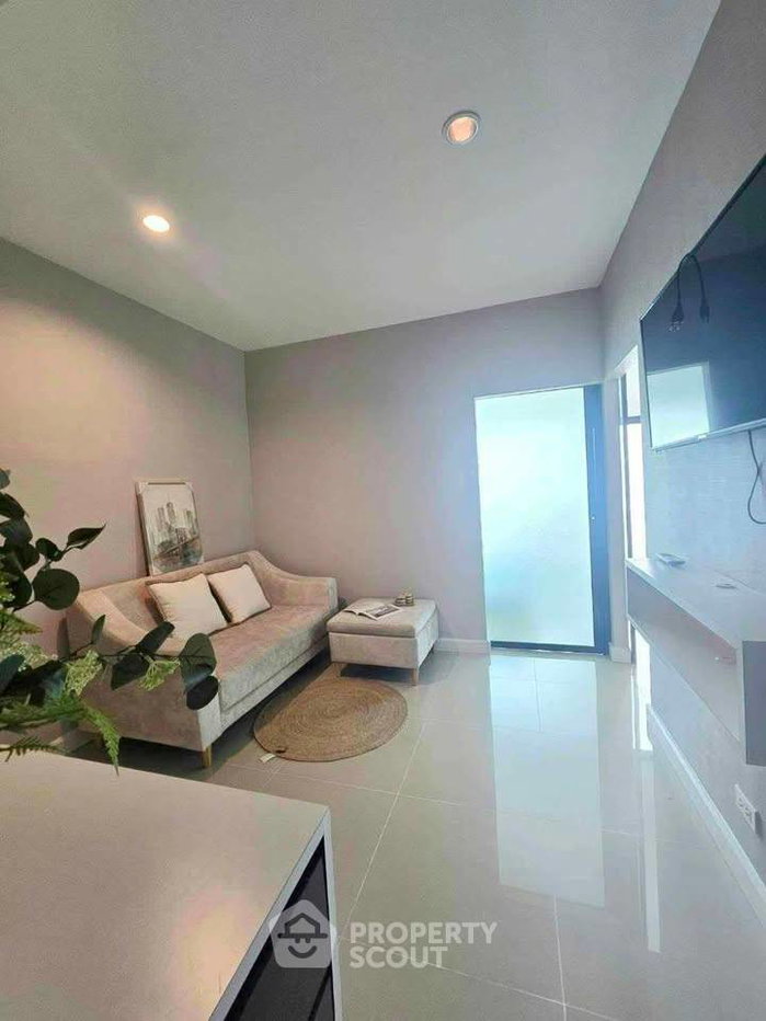 picture 1-BR Condo At The First Condo, Chon Buri, 30 Sqm (ID 3382466) - 2/7