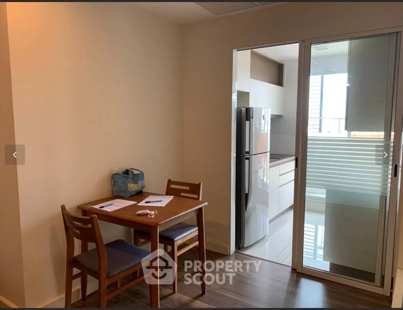 รูป คอนโด 1-ห้องนอน ที่ เดอะ รูม สาทร-ตากสิน ใกล้ BTS โพธิ์นิมิตร (ID 3385163) - รูปที่ 3/5