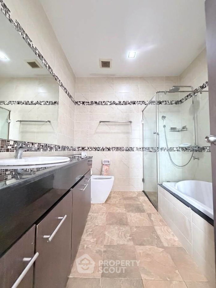 picture 2-BR Condo at My Hip Condo close to KhumKhanToke (ID 3386182) - 10/12