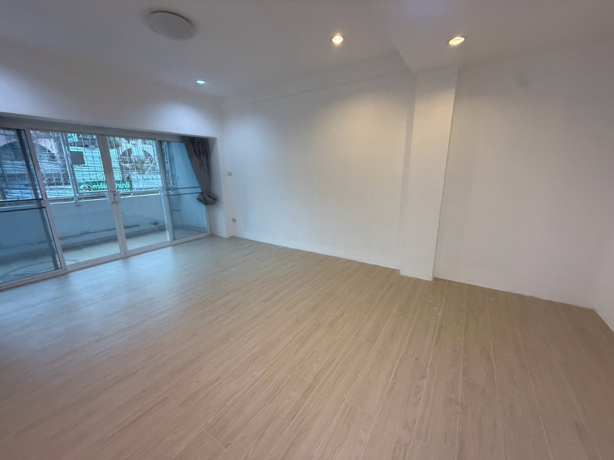 รูป โปรโมชั่นอยู่ฟรี 1 เดือน ก่อนเข้าเผื่อรีโนเวท บ้านพาณิชย์เส้นพัทยากลาง 10ห้องนอน 10ห้องน้ำ 5ชั้น - รูปที่ 5/88