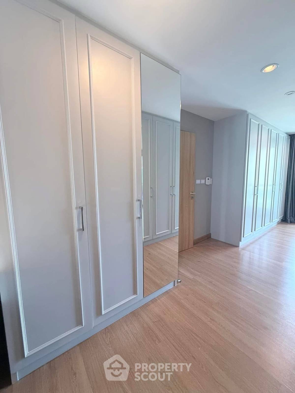 ขายบ้านเดี่ยว 5 ห้องนอน 305 ตร.ม. 55.5 ตร.ว. ภัสสร สรงประภา