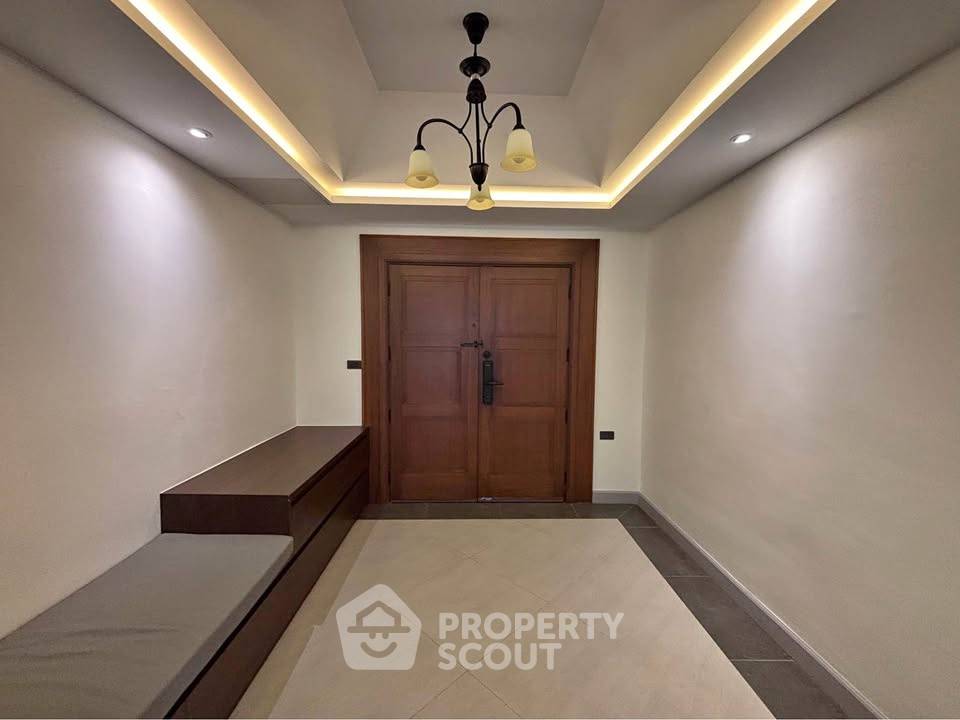 picture Pet-Friendly 3-BR President Park Condominium Near MRT Queen Sirikit (ID 3282802) - 2/14