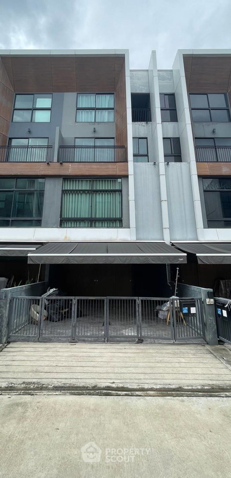 picture 3-BR Townhouse near ARL Ramkhamhaeng (ID 3385053) - 9/18